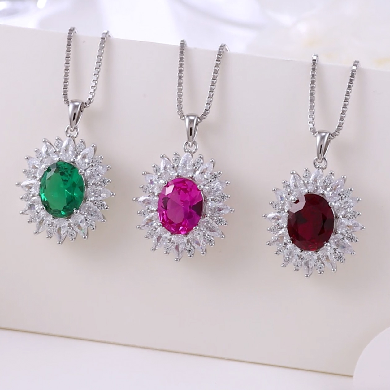 Halskette_Fame_armreifen_pavels_sternzeichen_online_shop_juwelier_berlin_preis_empfehlen_buchstaben_Goldschmuck_kinderschmuck_armband_gravur_schmuck_ringe_ohrringe_ketten_01
