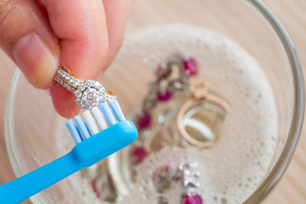Wie erkenne ich hochwertigen Schmuck? 8 Schmuckreinigung
